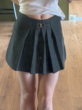Pleated Dark Gray Mini Skirt with Decorative Buckle